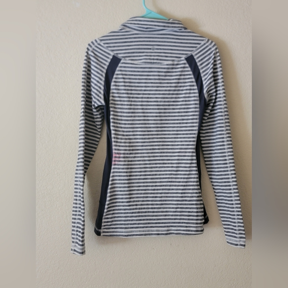 lululemon athletica Women's Long Sleeve Striped Gray & White Pullover